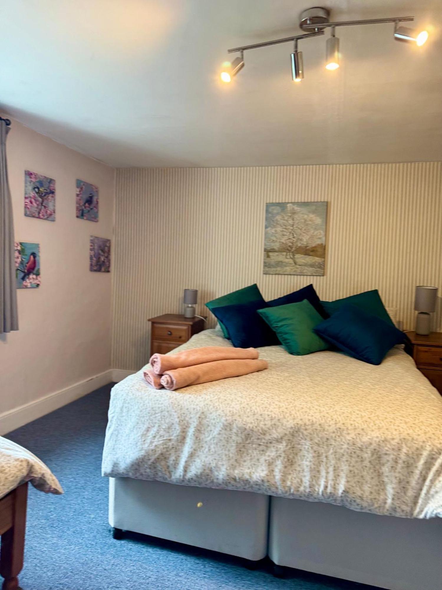 Beautiful Townhouse Next To Royal Victoria Park And Botanical Gardens Within Easy Walking Distance To Bath City Centre Exterior photo